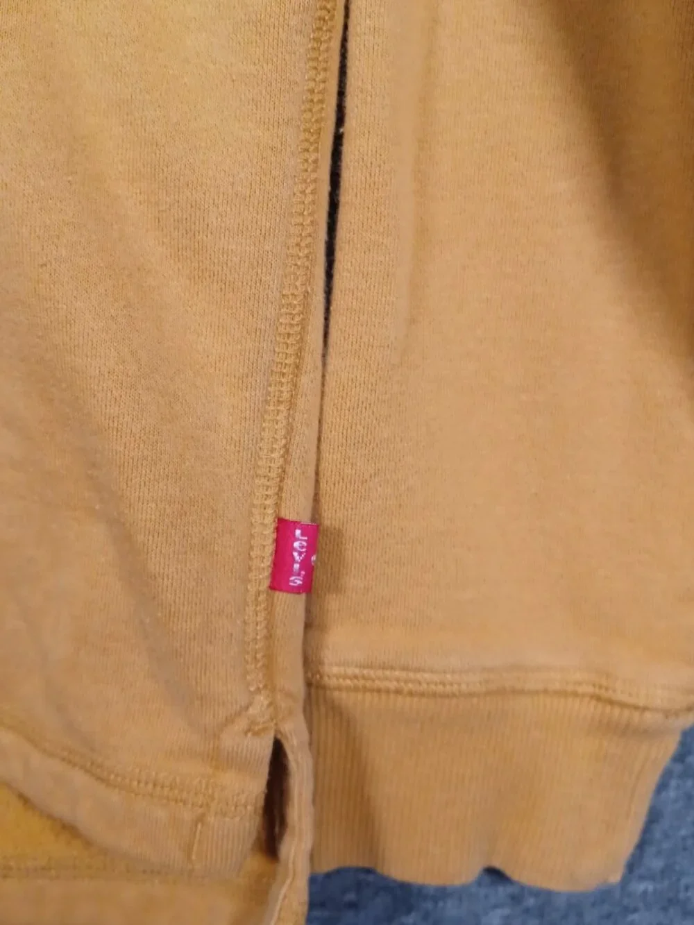 Levi's Men's Long Sleeve Pullover Size Small Mustard Yellow Shirt With Logo